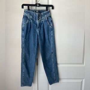 Hollister Ultra High-Rise ‘80s Mom Jean Vintage Stretch Junior’s size 00R  23